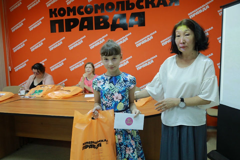 Ксюше вручили диплом и подарки Фото: Мария ЛЕНЦ