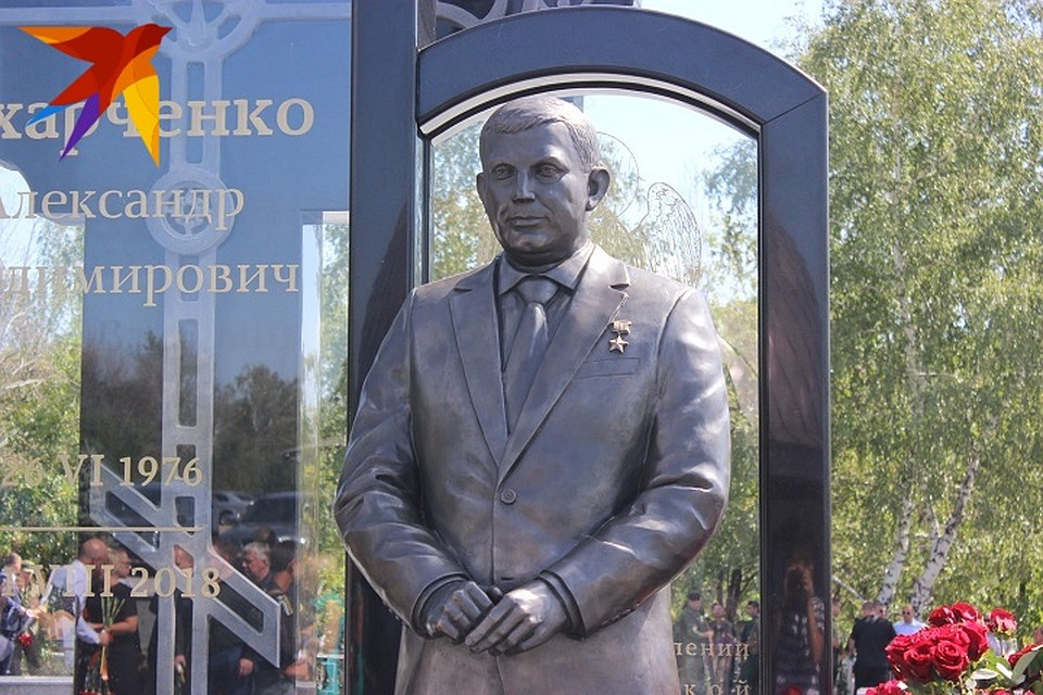 В Донецке почтили память Александра Захарченко у его могилы Фото: Никита МАКАРЕНКОВ, Павел ХАНАРИН