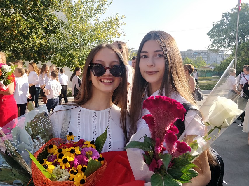 Эльнара и Элина - подружки не разлей вода Фото: Надежда ДАЦЮК