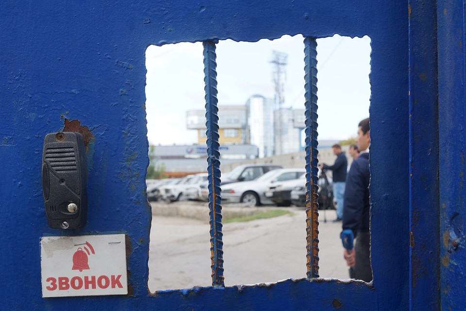 Такая картина открывается страждущим забрать свое авто Фото: Светлана МАКОВЕЕВА