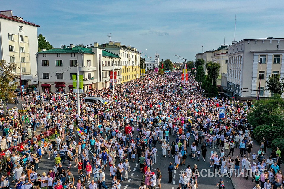 Праздник 1000-летия Бреста. Город превратился в море из людей! Фото: Васькапилот