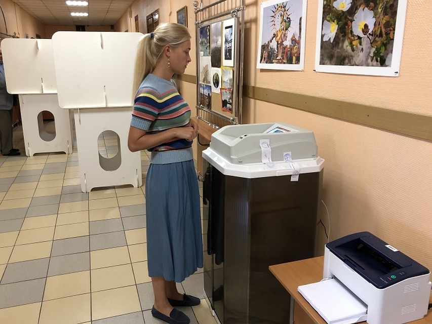 На этих выборах люди наконец-то стали понимать, зачем им в воскресенье идти в ближайшую школу и ставить галочки напротив незнакомых фамилий. Фото: Мария ШЕСТЕРИКОВА