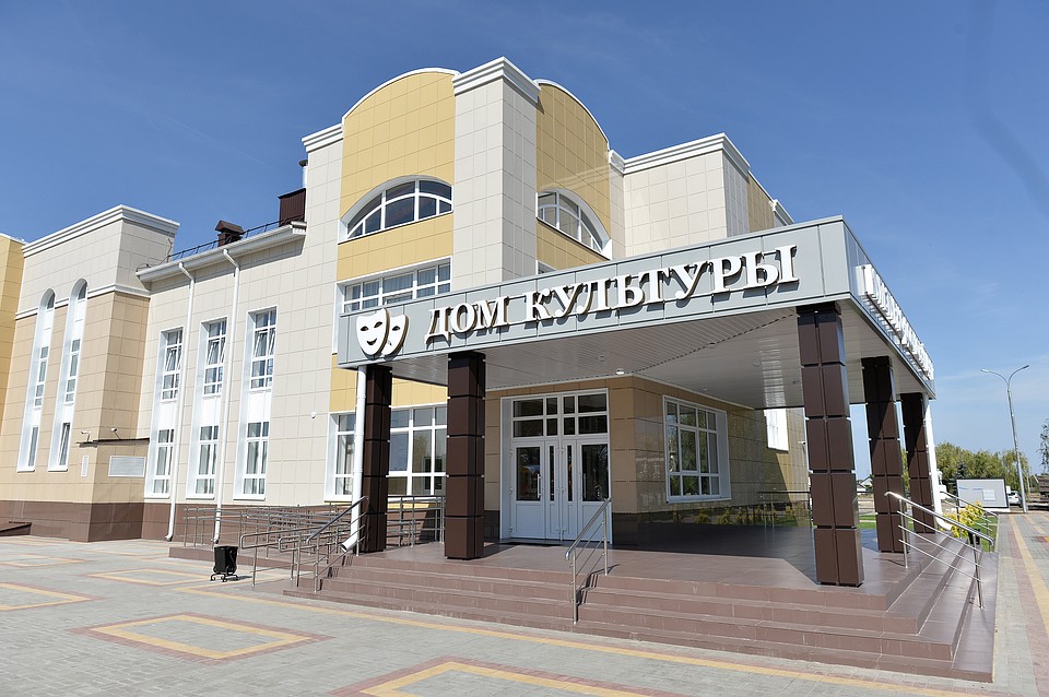 В селе Архангельское построили красивый Дом культуры.