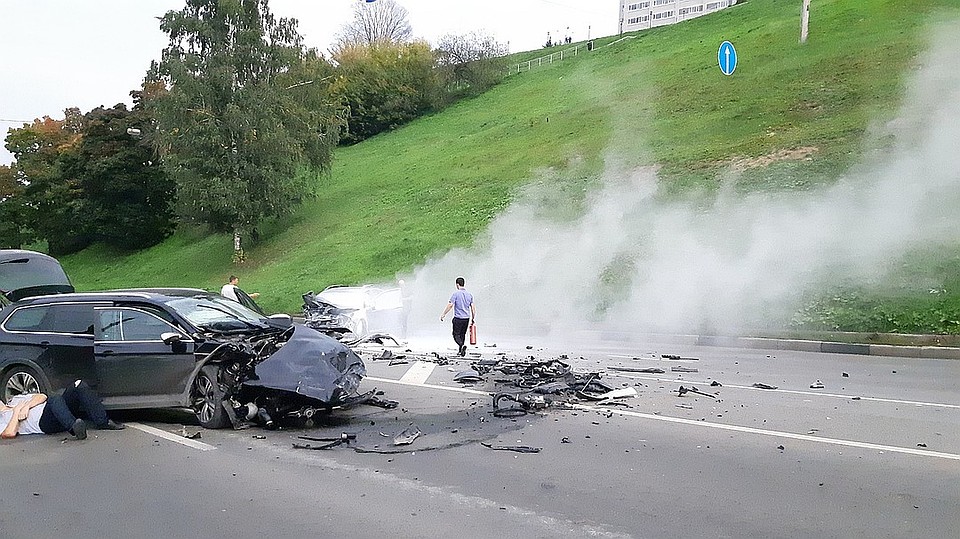 На месте работали медики, спасатели МЧС и сотрудники ГИБДД Фото: СОЦСЕТИ