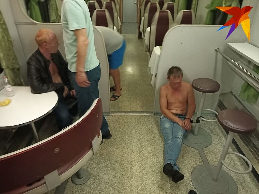 «Скрепили их наручниками к стульям и стали ждать, пока они протрезвеют». Фото: предоставлено героем публикации