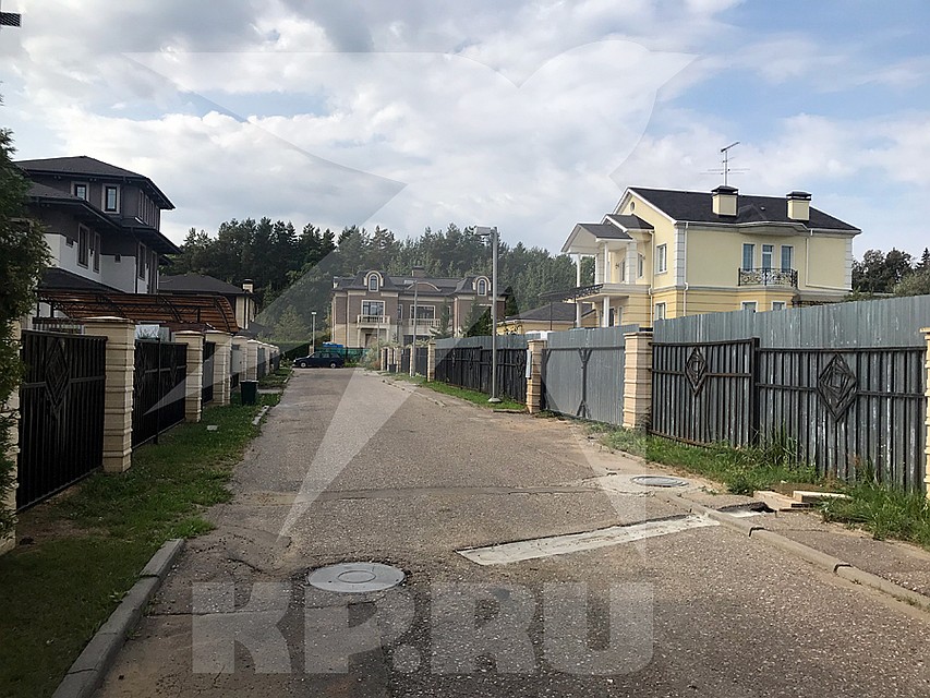 Последние четыре года Заворотнюк живет в коттеджном поселке Крекшино в Новой Москве Фото: Елена ПЕТРОВА