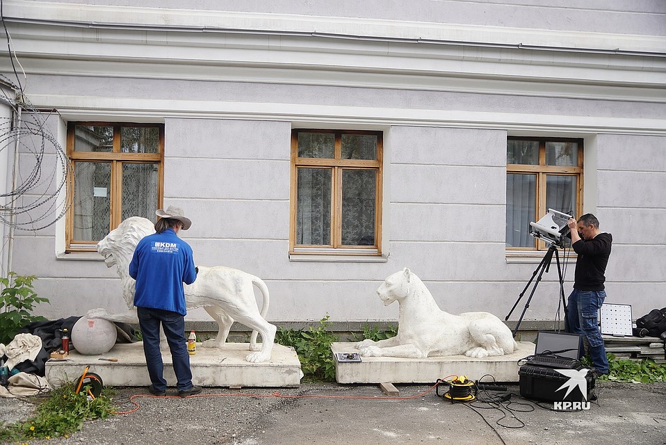 Мастера обещают закончить работу уже через две недели Фото: Алексей БУЛАТОВ