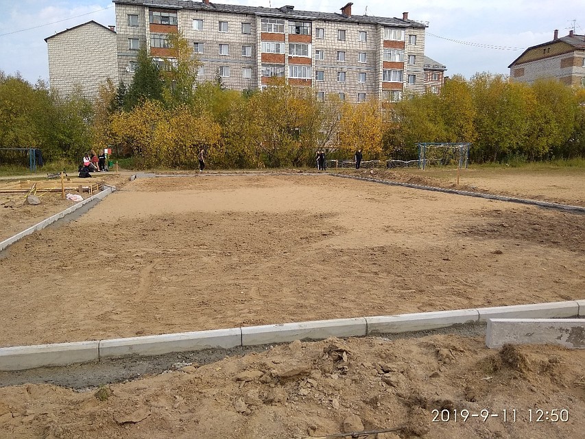 Старый стадион в Давпоне представляет собой унылое зрелище. Фото с личной страницы Михаила Дудникова vk.com