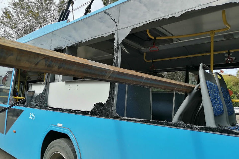 В ДТП ранило одну пассажирку осколками стекла. Фото: ДТП 38RUS Иркутск