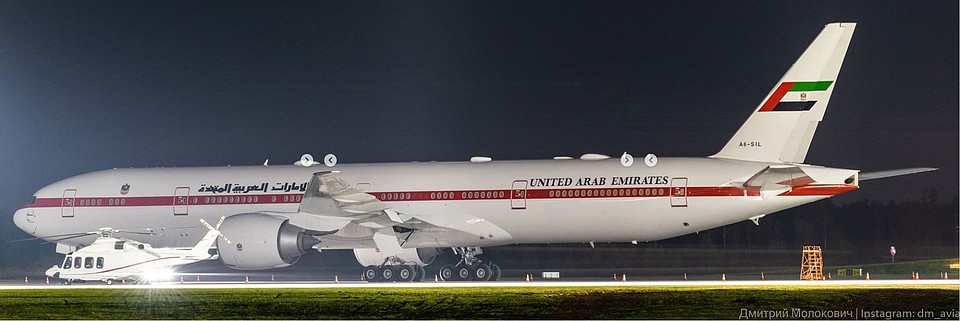 На этом Boeing 777 авиакомпании Presidential Flight прилетел в Минск Мухаммед бен Заид аль-Нахайяна. VIP-вертолет уже ждет его. Фото: Дмитрий МОЛОКОВИЧ.