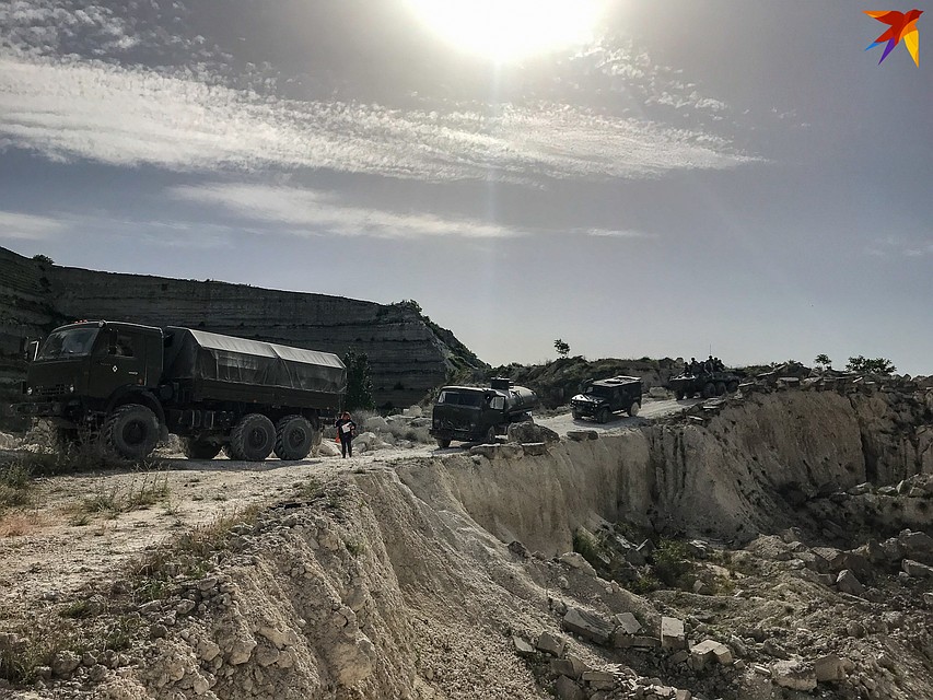 В одной сцене снимали воспоминания главного героя фильма о военных событиях в Сирии Фото: Анна САДОВНИКОВА