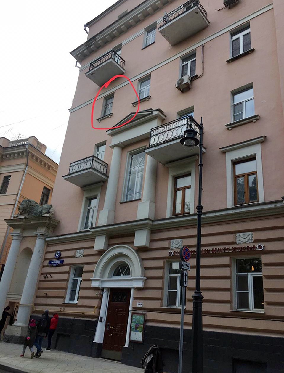 Котика выкинули из этого окна Фото: Личный архив