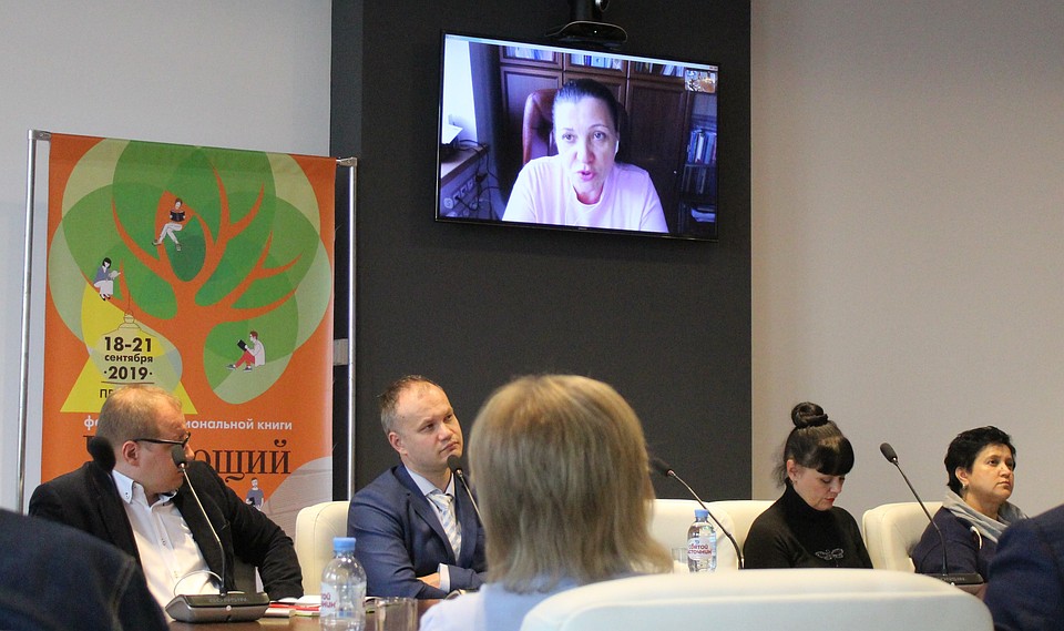 С помощью видеоконференции к разговору подключилось руководство Гильдии межэтнической журналистики Фото: Владимир ФРОЛОВ