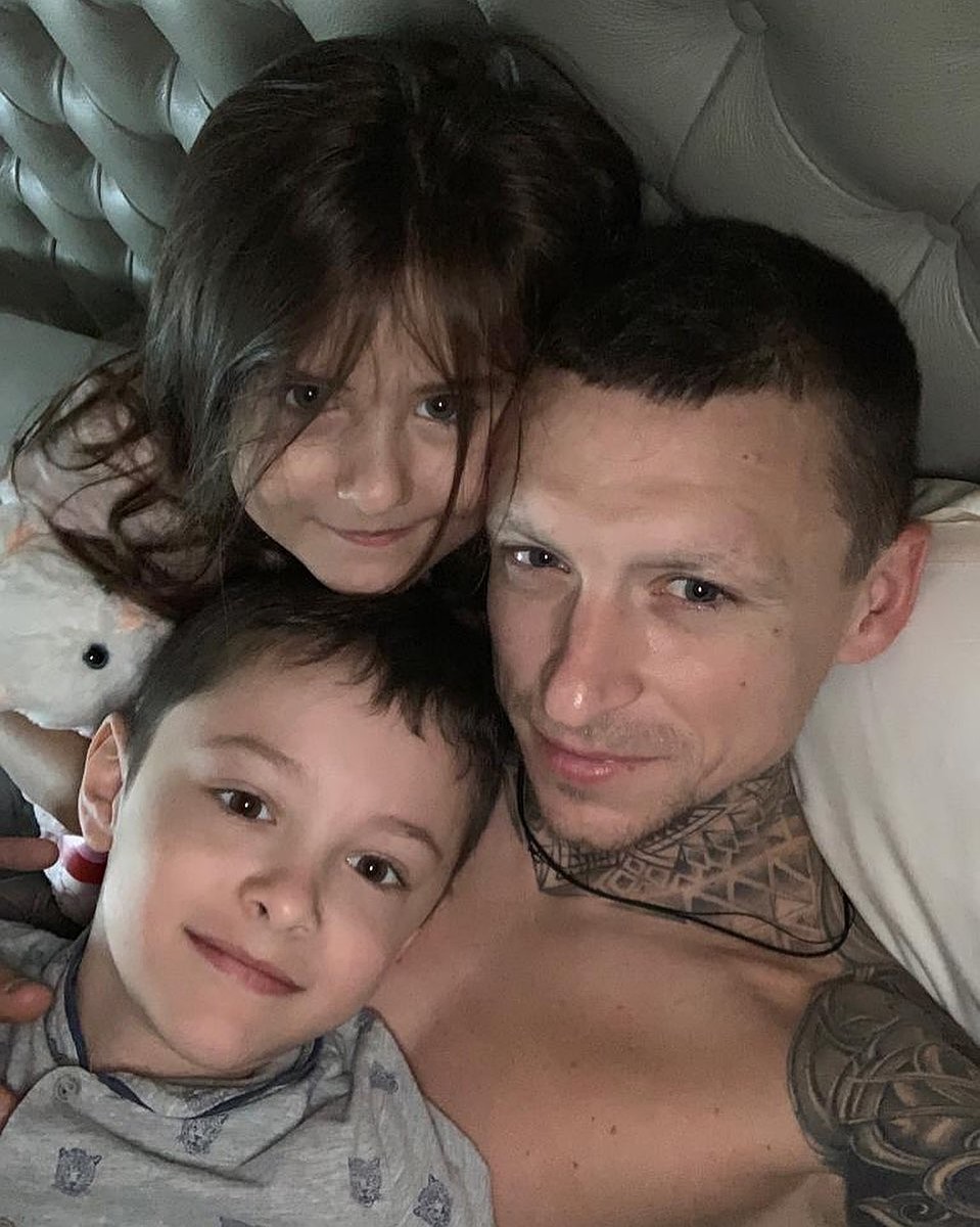 Трогательный снимок с детьми очаровал поклонников футболиста. Фото: instagram.com/alana_mamaeva