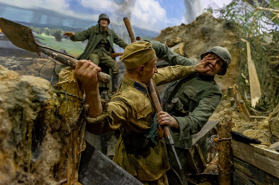 Рукопашный бой в окопах на Лужском рубеже в августе 1941 года Фото: Олег ЗОЛОТО