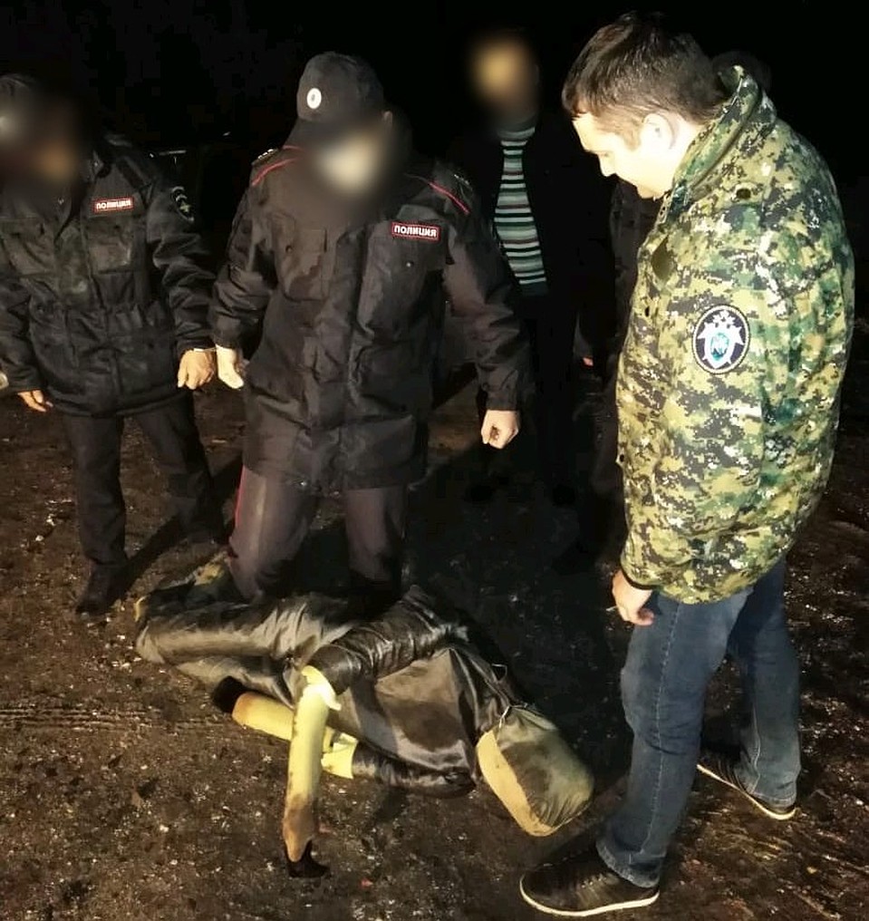 На следственном эксперименте обвиняемые были в полицейской форме. Фото СУ СКР по Саратовской области