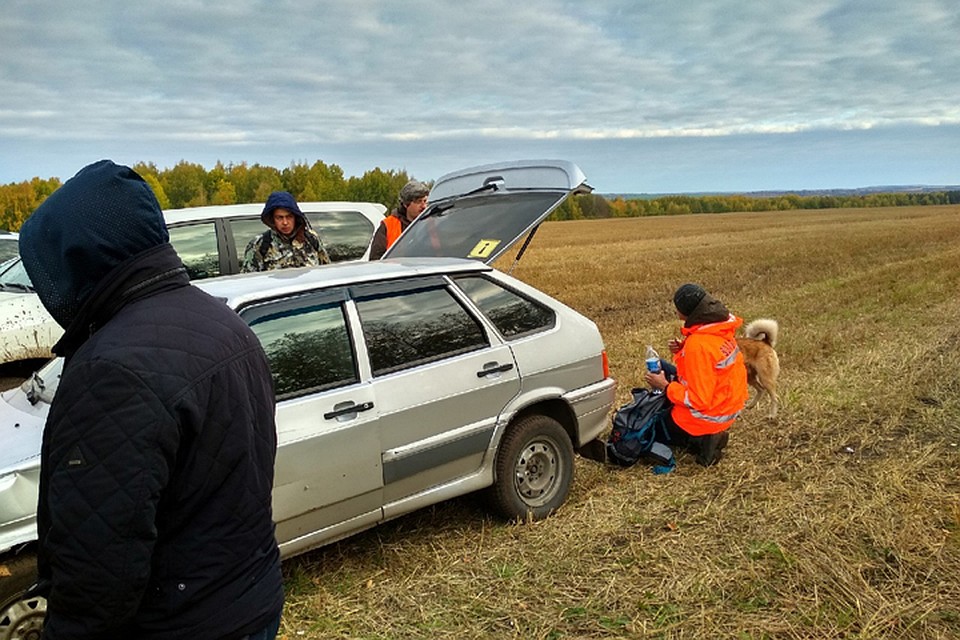 Несмотря на холод, Руфина Чудилова смогла найти дорогу в сторону соседнего поселка. Фото: Людмила Еськина