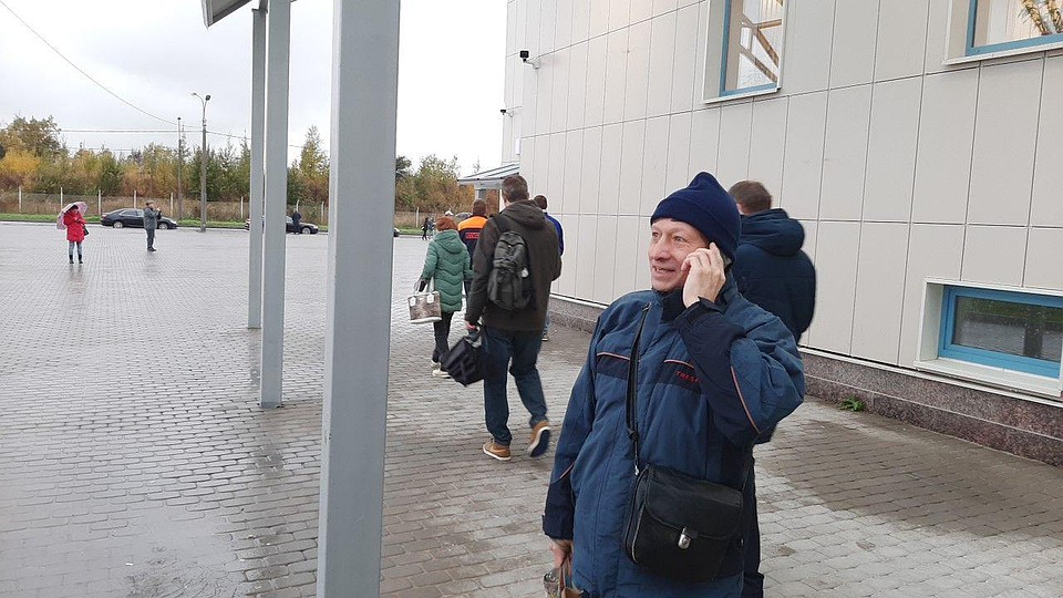 У Александра Голубкова есть традиция - вот уже 52 года он приезжает на новые станции метро в день их открытия. Фото: Сергей ВОЛЧКОВ