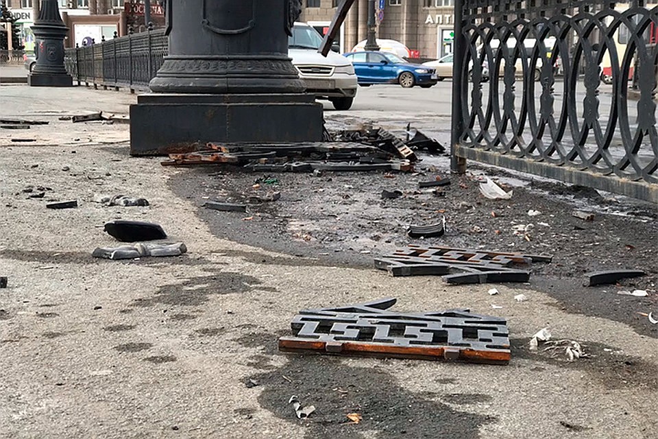 Мигрант снес ограждение Фото: vk.com/spb_today
