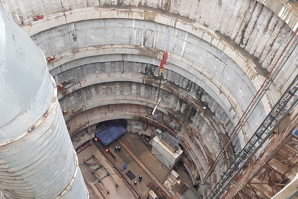 Строящаяся станция - глубокого заложения, 62 метра. Фото: Алиса ТИТКО