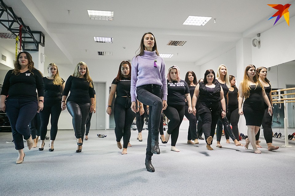 Дефиле - важный элемент подготовки к конкурсу Фото: Павел МАРТИНЧИК