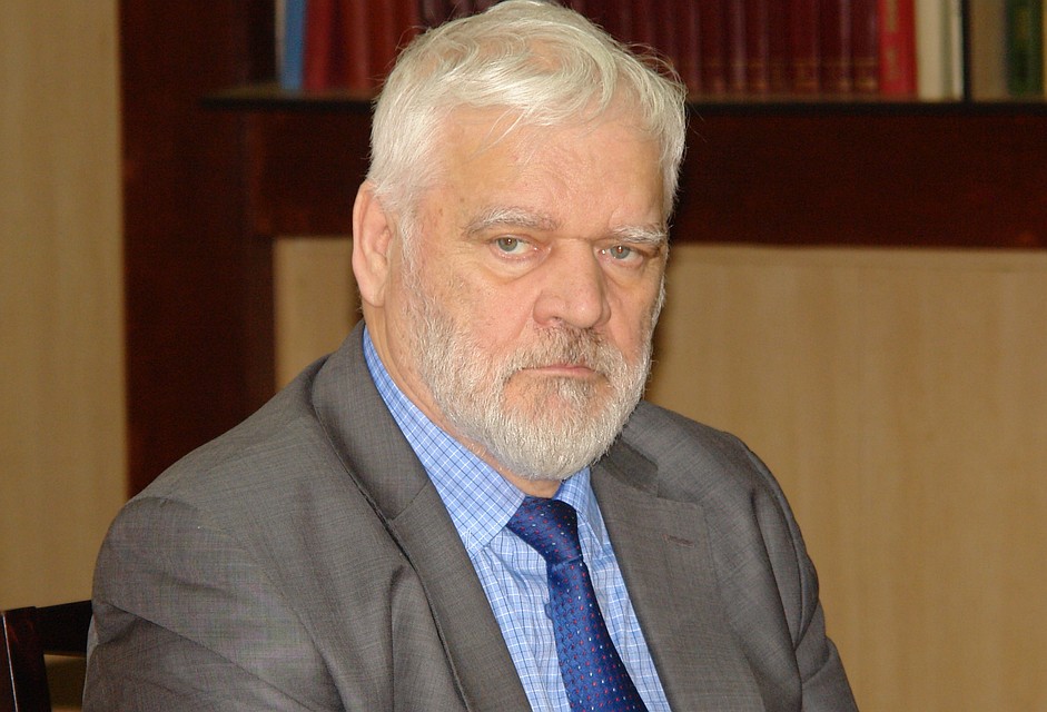 Меценат Перевозчиков.