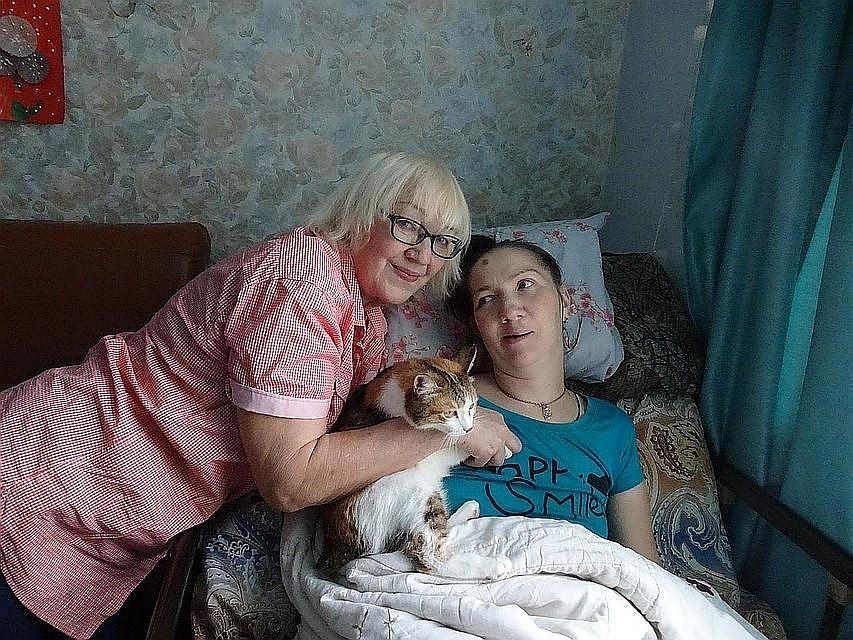 За Ириной все эти годы ухаживает ее мама Фото: Вероника РАНГУЛОВА