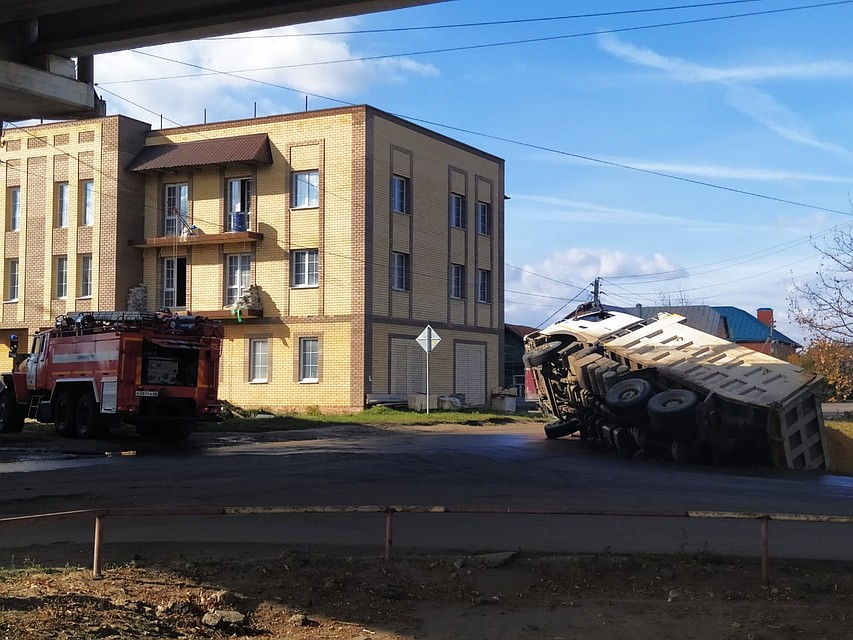 Вытекшее из бака топливо быстро смыли