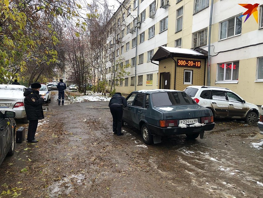 На месте работала следственно-оперативная группа. Фото: Евгений Стоянов "КП"