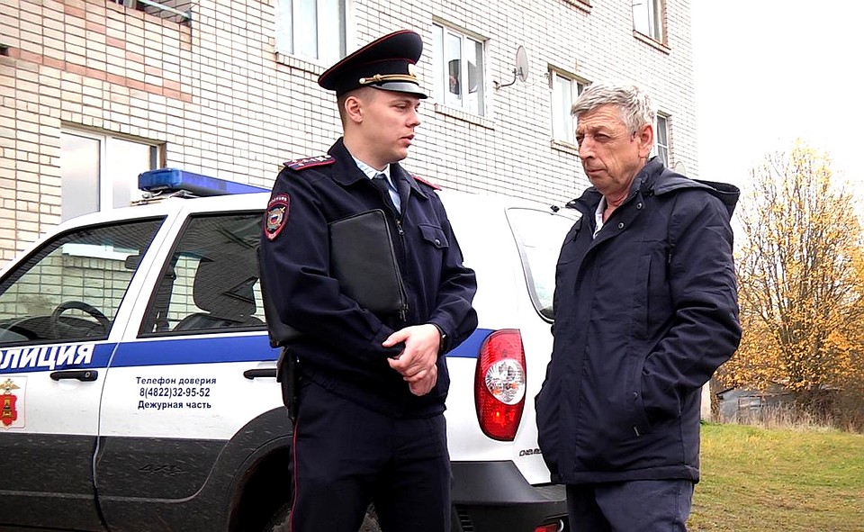 Константин Бобков - при необходимости участковый всегда должен помочь советом. Фото: ВВТ, из архива Константина Бобкова