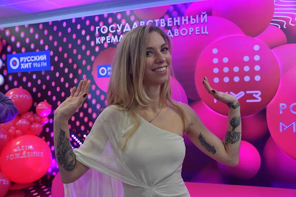 Татуировки Салтыкова-младшая набила в Лондоне, разглашать их значение певица отказалась Фото: Владимир ВЕЛЕНГУРИН