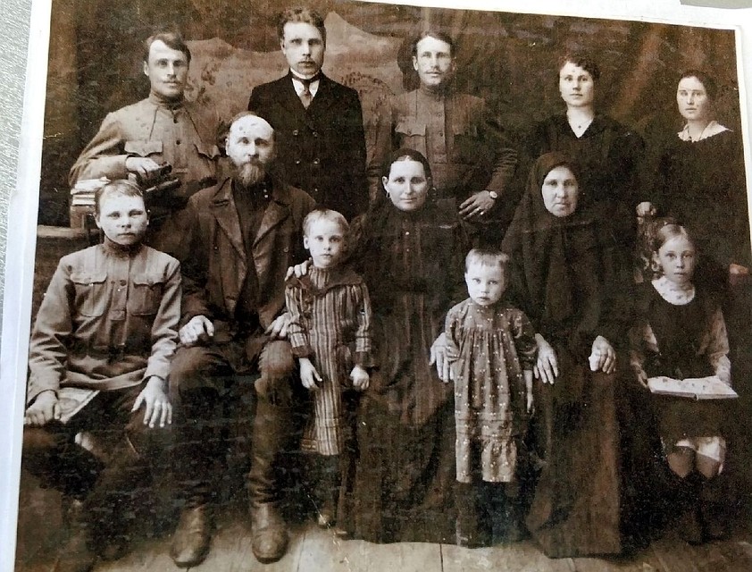 Подлинниковы в Новониколаевске, 1915 год. Фото: личный архив.