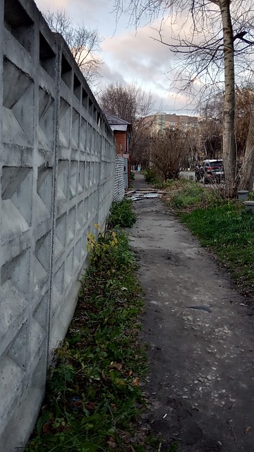 Заборы падали в разных уголках Владимира. Фото: "Подслушано во Владимире" Вконтакте