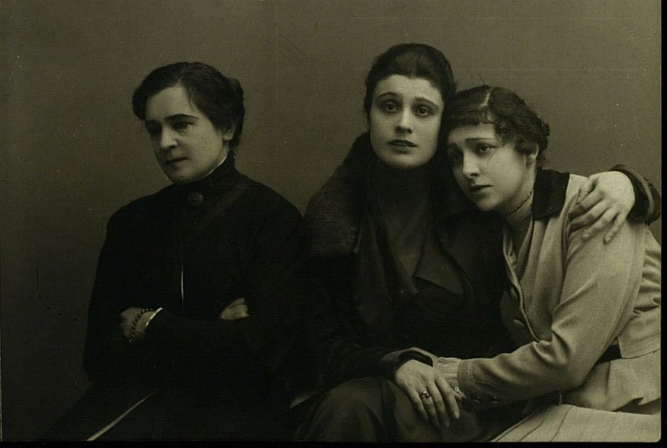Фото постановки спектакля «Три сестры» в Московском художественном театре в 1916 году.