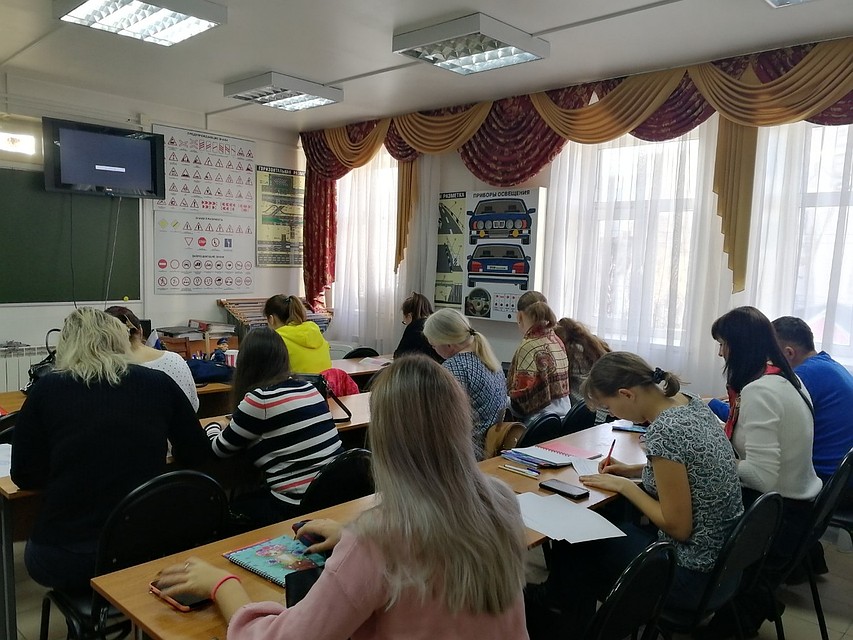 Особое внимание уделили обучению мам вождению автомобиля Фото: "Солнечный круг"