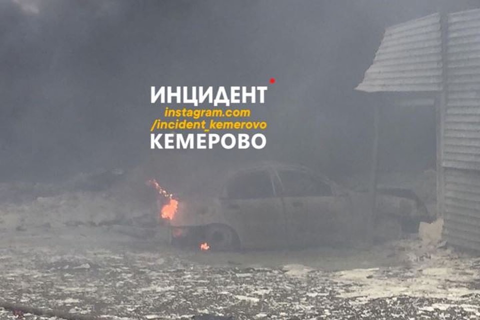 По данным МЧС, горели производственно-складские помещения.ФОТО: "Инцидент Кемерово"/ Instagram