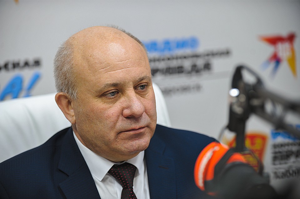 На прямой связи со слушателями радио «Комсомольская правда» мэр Хабаровска Сергей Кравчук Фото: Сергей ПЯТКОВ