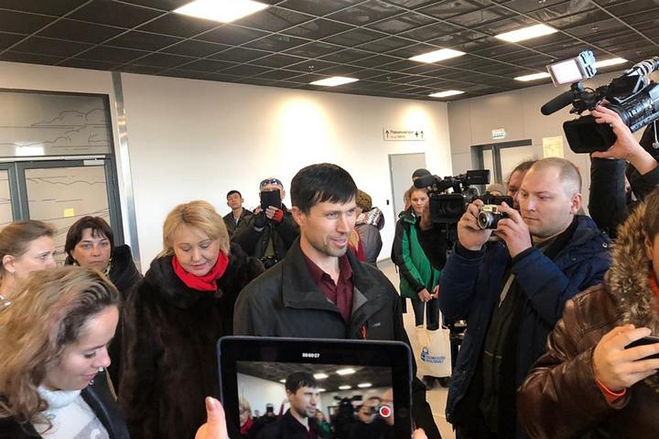 Денис Лисов, «похитивший» собственных детей из замещающей шведской семьи вернулся домой в Хабаровск Фото: Правительство Хабаровского края