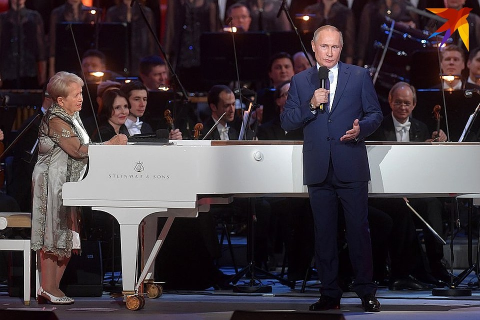 Путин напомнил об указе о награждении Александры Пахмутовой орденом Андрея Первозванного Фото: Владимир ВЕЛЕНГУРИН