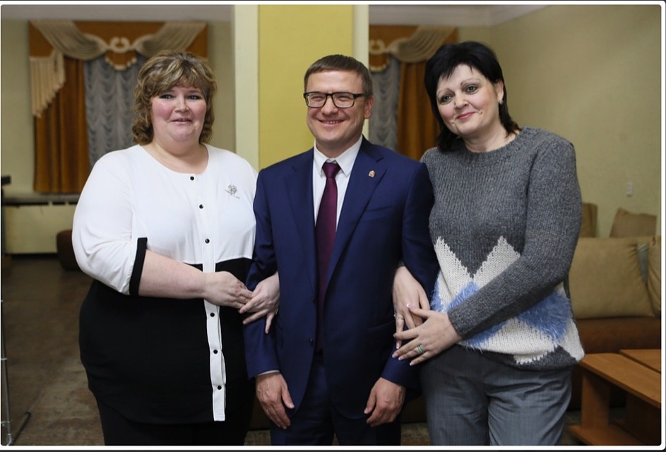 ... и встретился с одноклассниками. И одноклассницами. Фото: gubernator74.ru