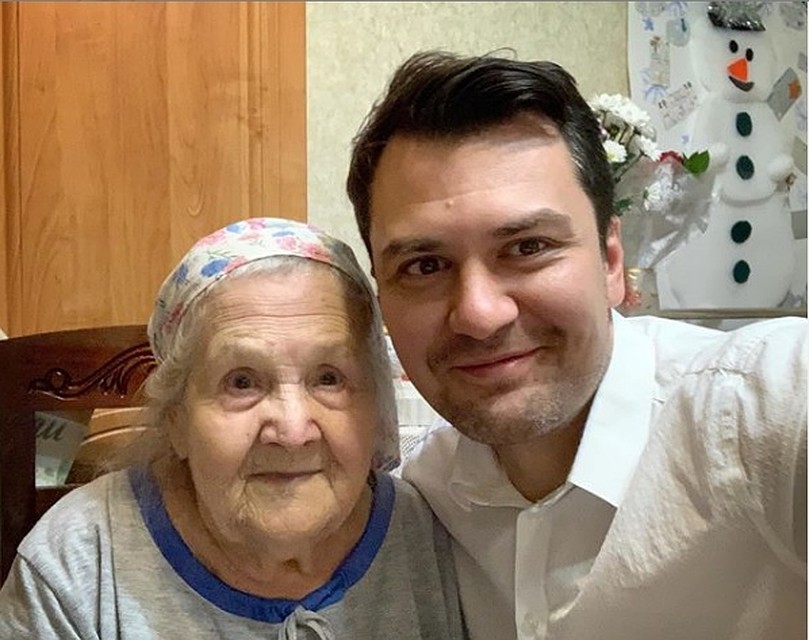 Алефтина Николаевна и ее внук Константин. Фото: Instagram/babushka1922