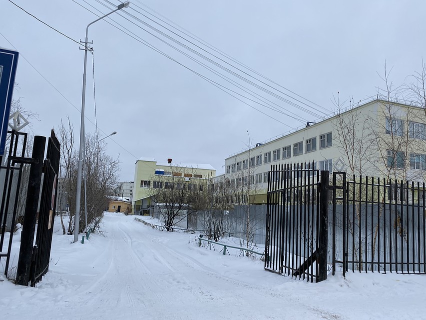 Уже полгода на территории школы №31 возводится новый корпус. Фото: Ольга Донская