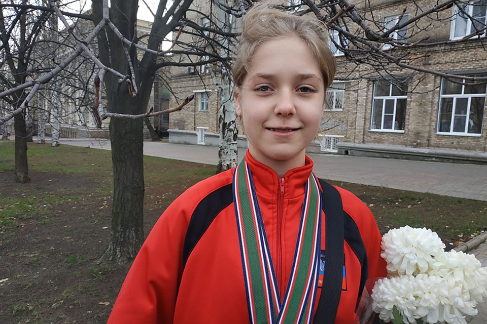 София Надеждина считает, что всем остальным девочкам лучше заниматься танцами. "А я выбрала карате и ехала за медалями" Фото: Ольга ЖУКОВА
