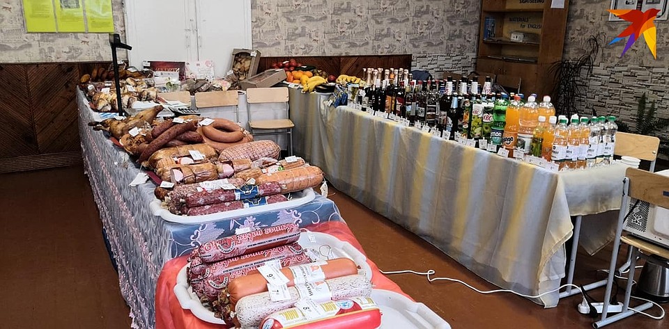 Буфет предлагает и напитки, и закуски, и десерты. Фото: Раиса ЮДИНА