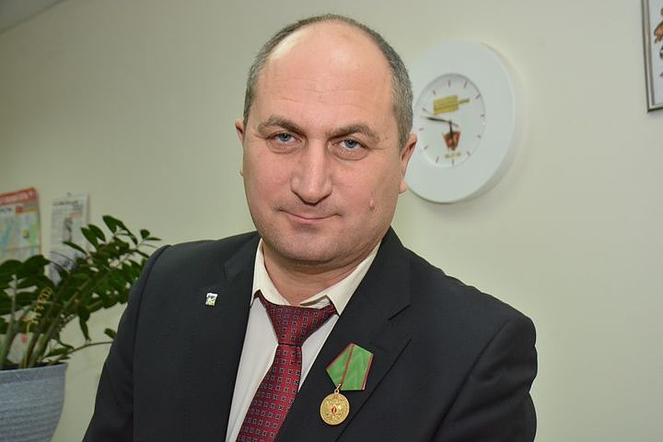 Пока шел судебный процесс Дмитрию Курицкому вручили медаль. Фото: Андрей КОПАЛОВ
