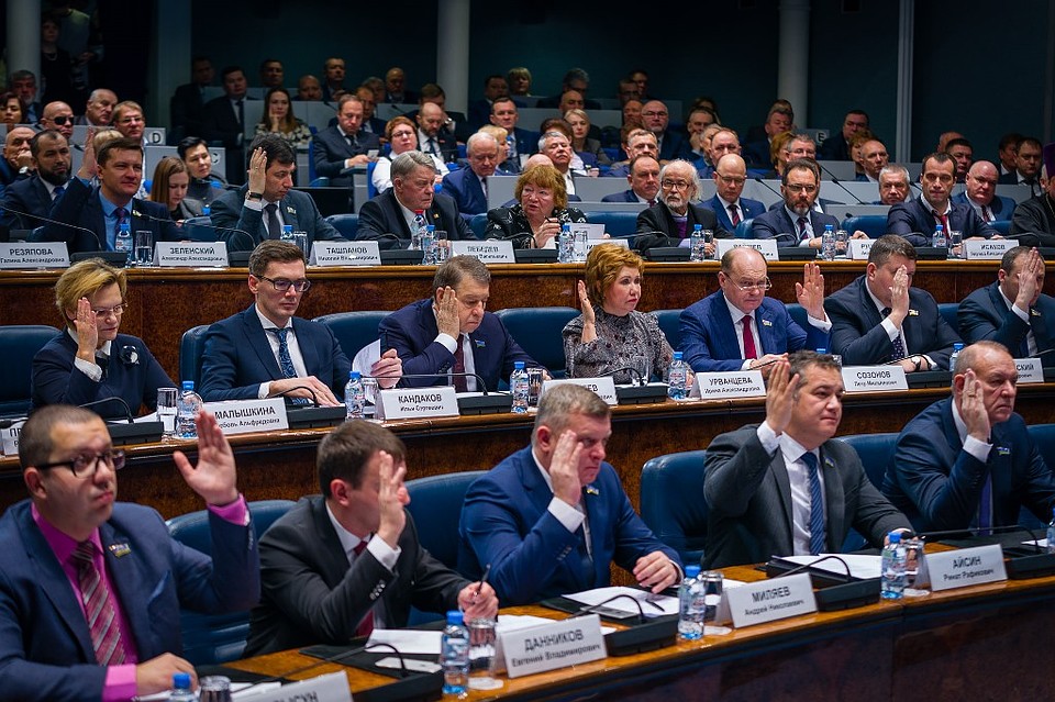 Сбалансированность доклада и его социально-экономическую направленность оценили и депутаты, и общественность. Фото vk.com/shtabugra