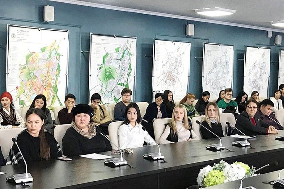 Клуб «Мәміле» создан с целью содействия консолидации гражданского общества в Казахстане через изучение государственного языка.