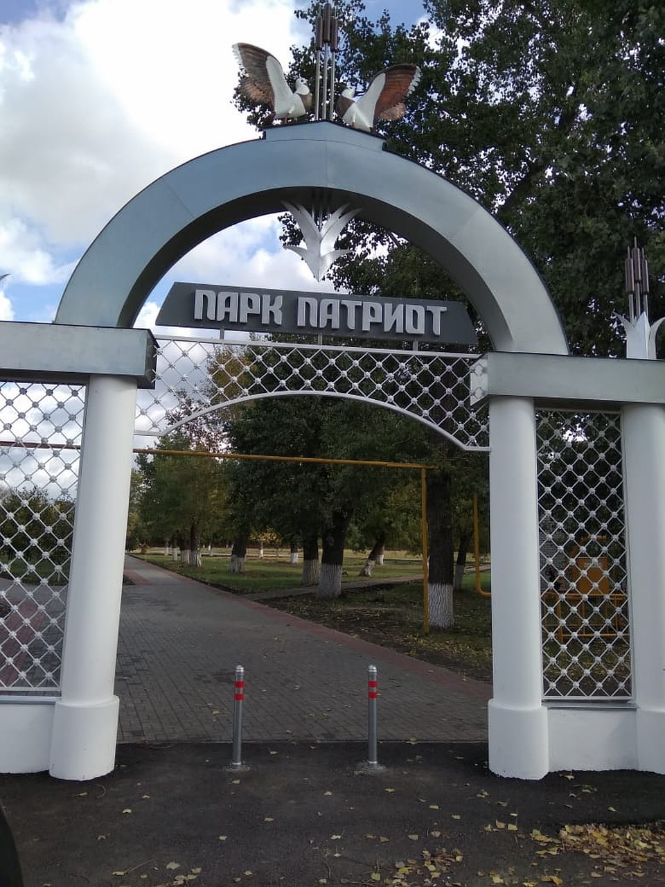 Парк - Вход в парк в Жердевке оформлен в стиле тридцатых годов прошлого столетия.