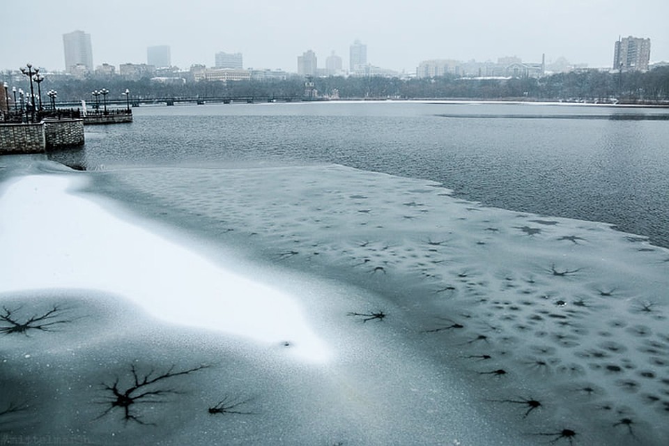 Ледяной праздник от первого городского пруда. Фото: Александр Коваленко