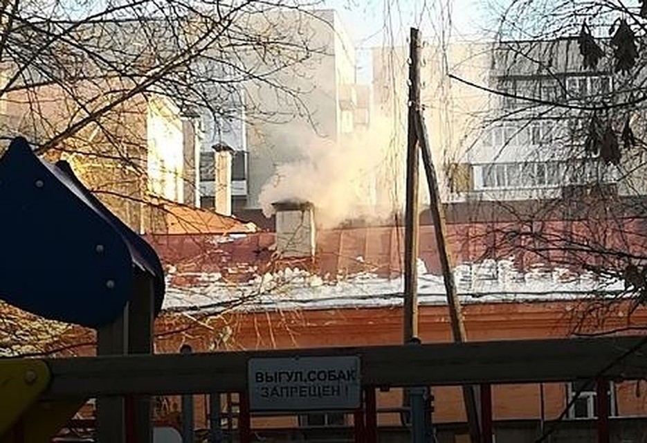 В Тюмени горела баня. Фото - "ЧС Тюмень".